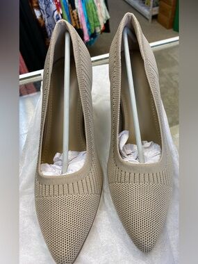 Classic Women's Pointed Toe Knit Pumps in Beige